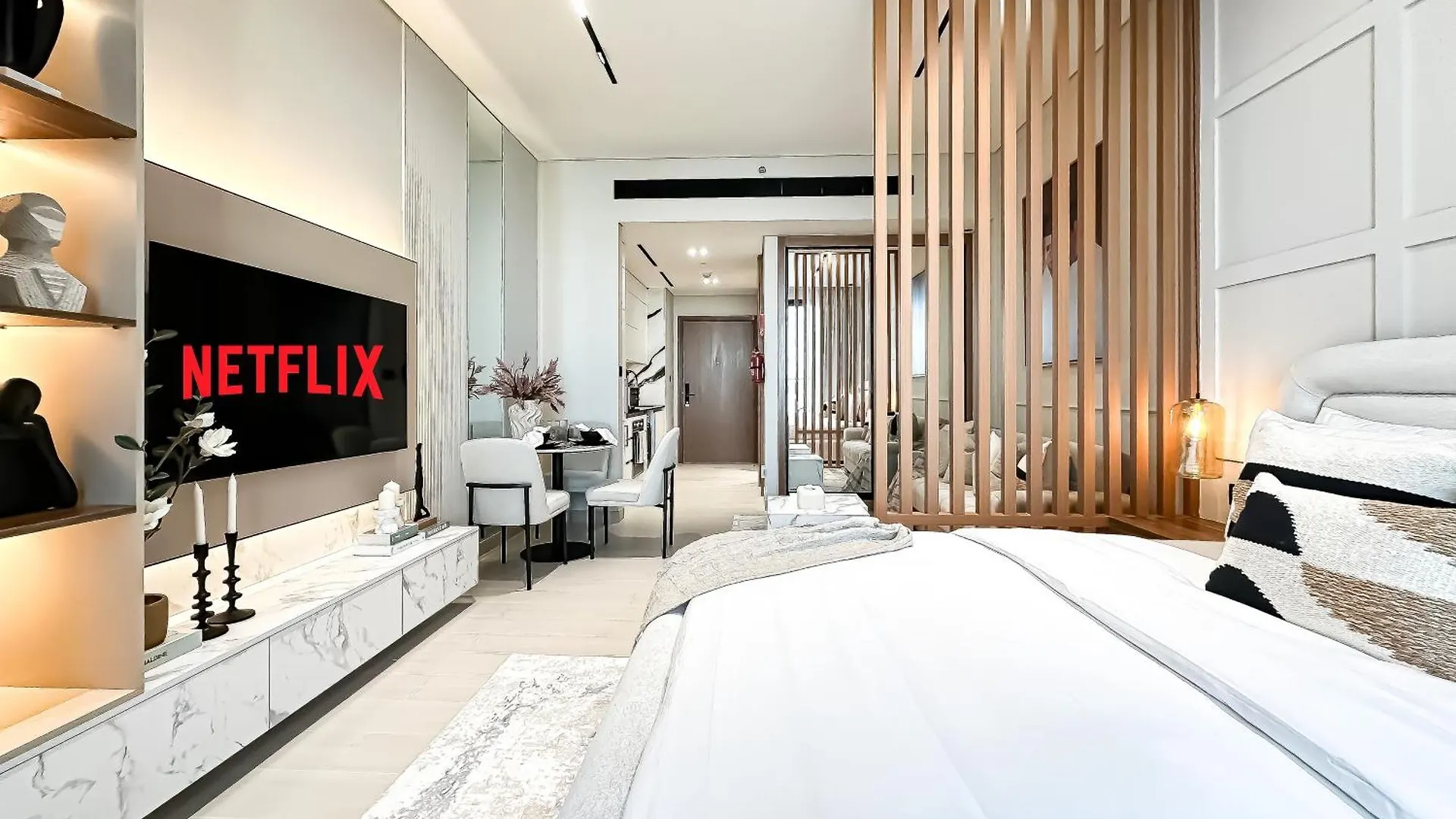 Vista Luxe Studio W Canal & Pool Paradise View Dubai Apartment