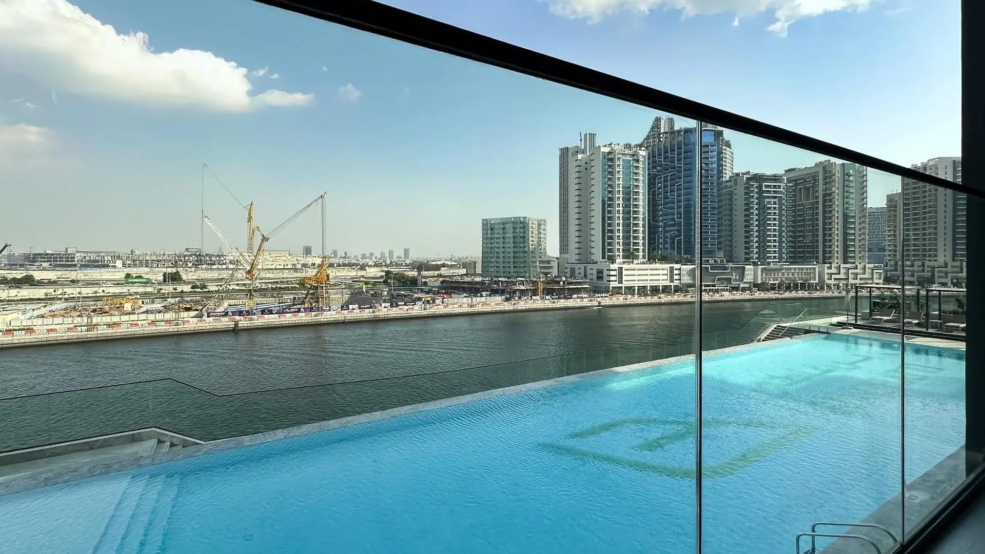Vista Luxe Studio W Canal & Pool Paradise View Dubai