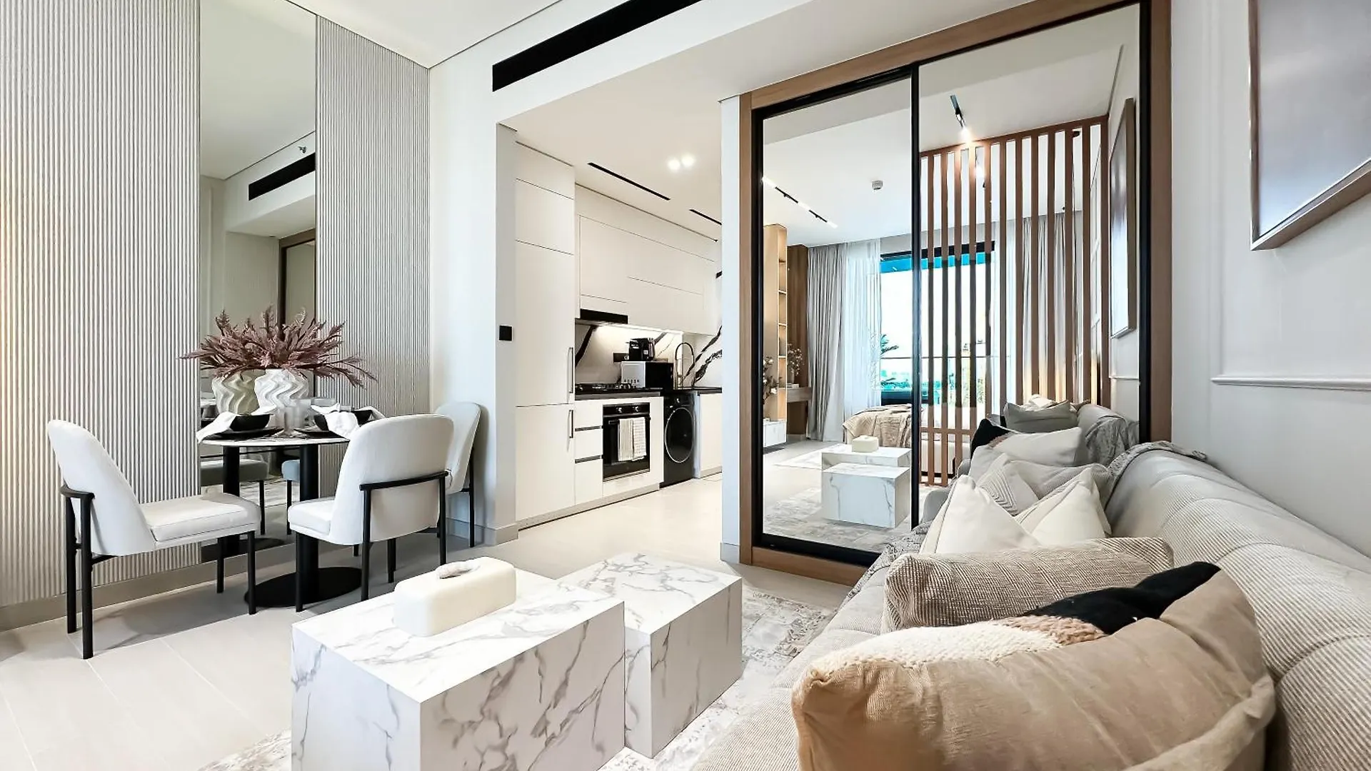 Vista Luxe Studio W Canal & Pool Paradise View Dubai