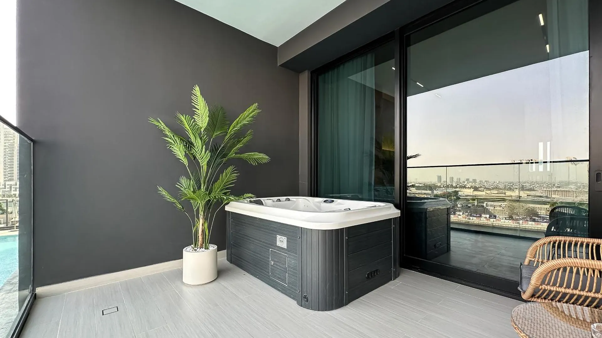 Vista Luxe Studio W Canal & Pool Paradise View Dubai 0*,  United Arab Emirates