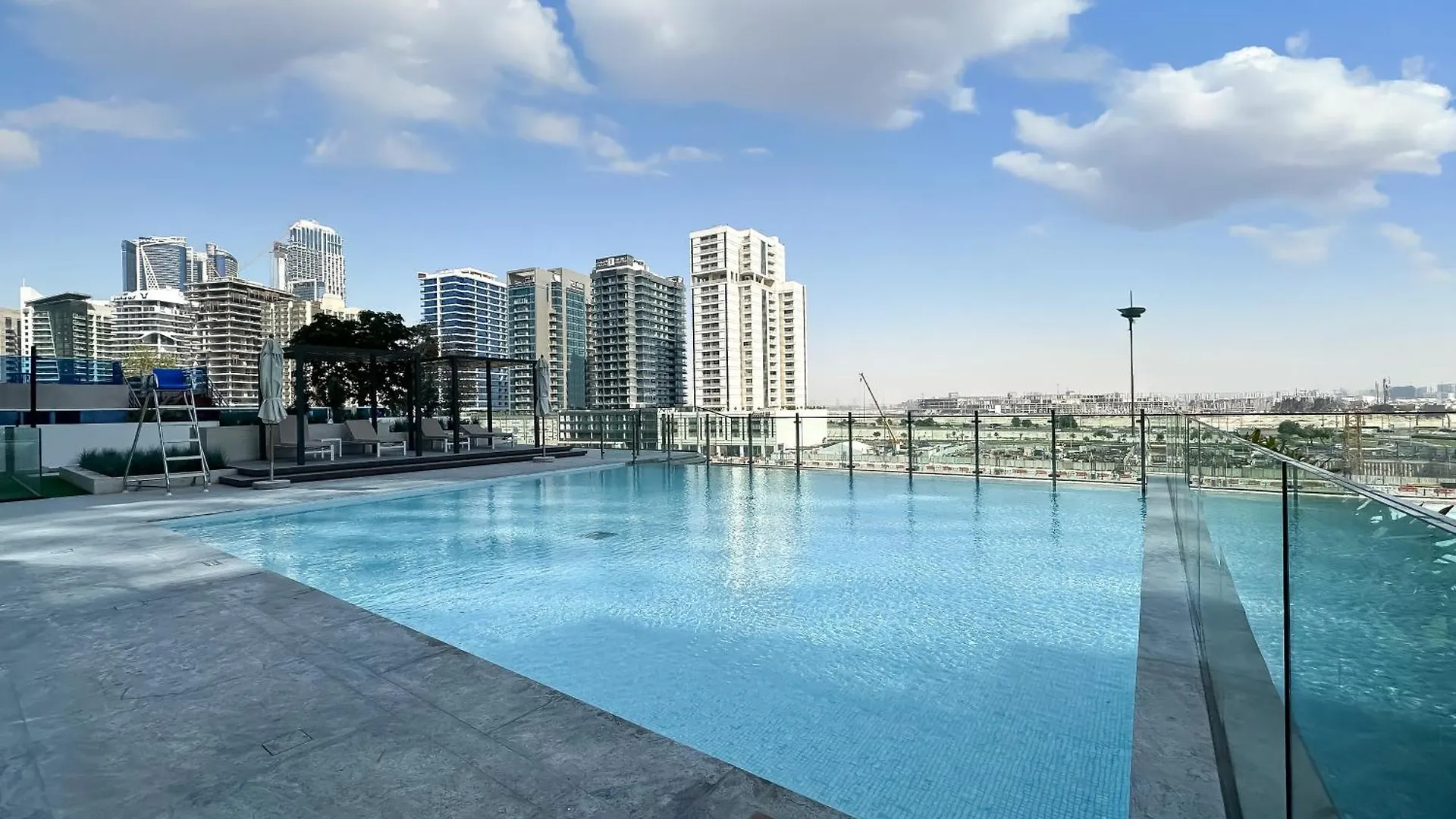 Apartment Vista Luxe Studio W Canal & Pool Paradise View Dubai