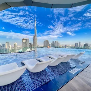 Highest Infinity Pool In Downtown Apartment