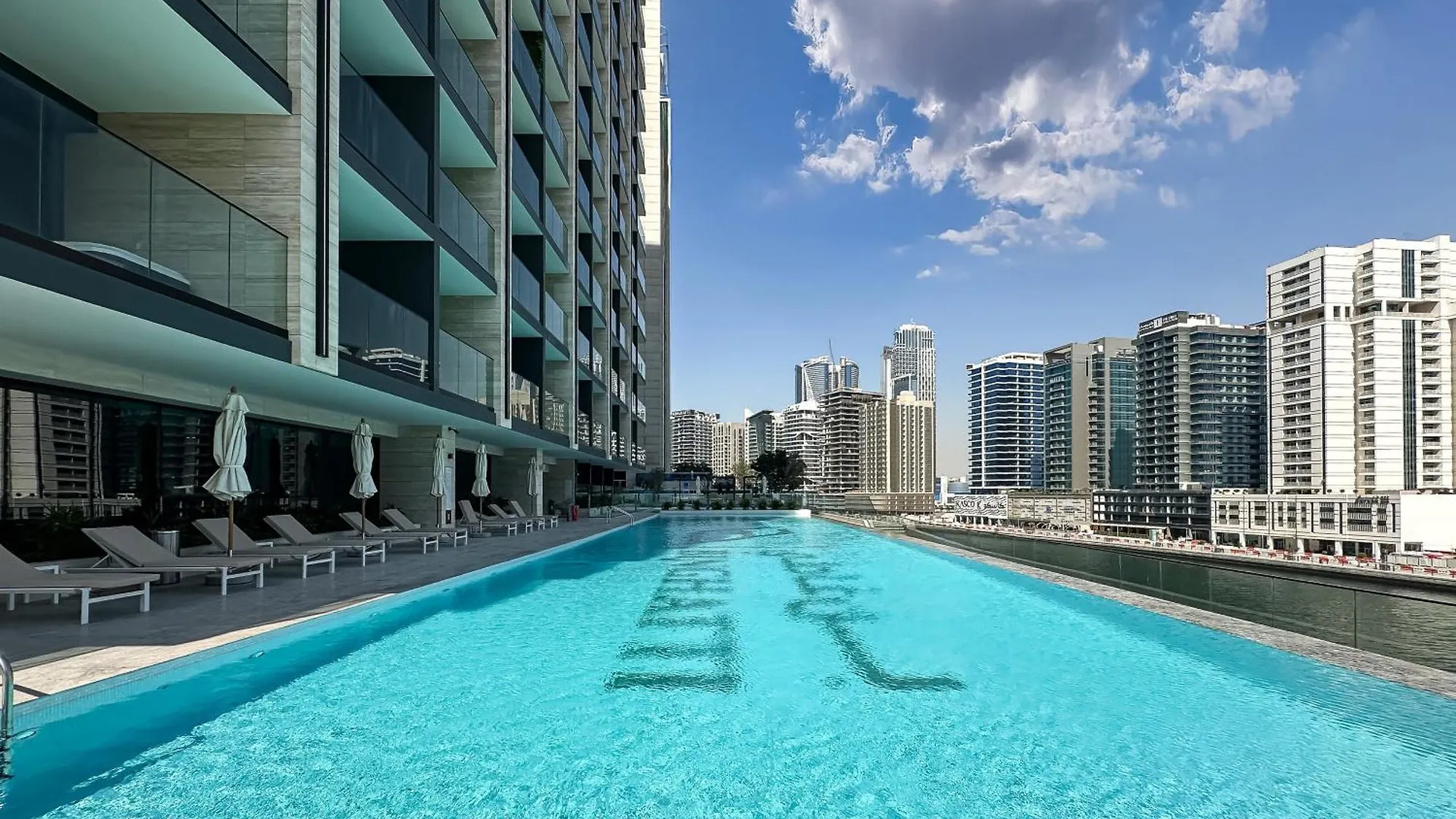 公寓 Vista Luxe Studio W Canal & Pool Paradise View 迪拜 阿拉伯联合酋长国