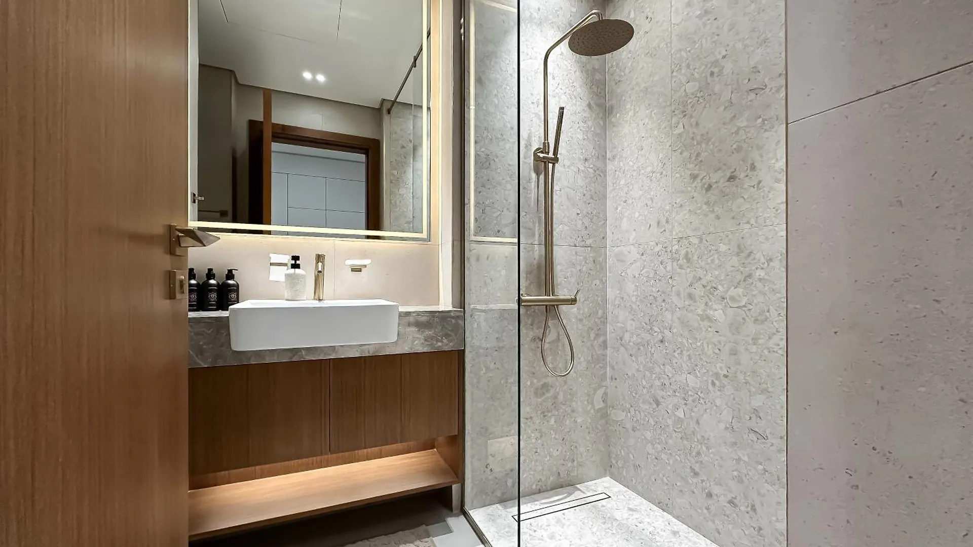 Vista Luxe Studio W Canal & Pool Paradise View 迪拜
