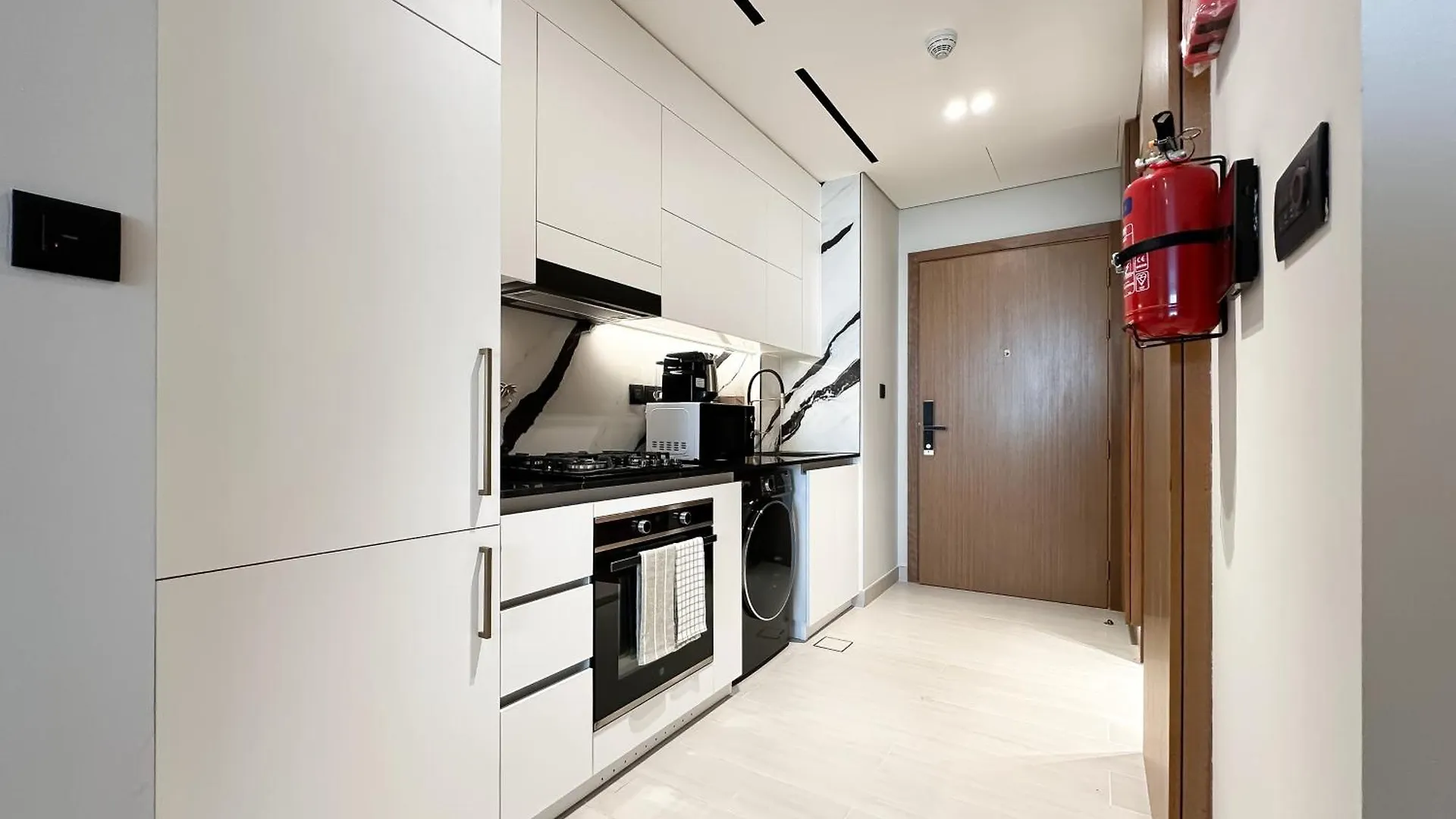 Vista Luxe Studio W Canal & Pool Paradise View Dubai
